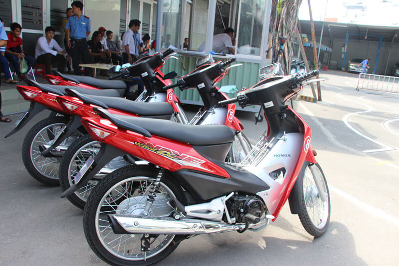 thi bằng lái xe máy - trung tâm dạy lái xe saigontourist
