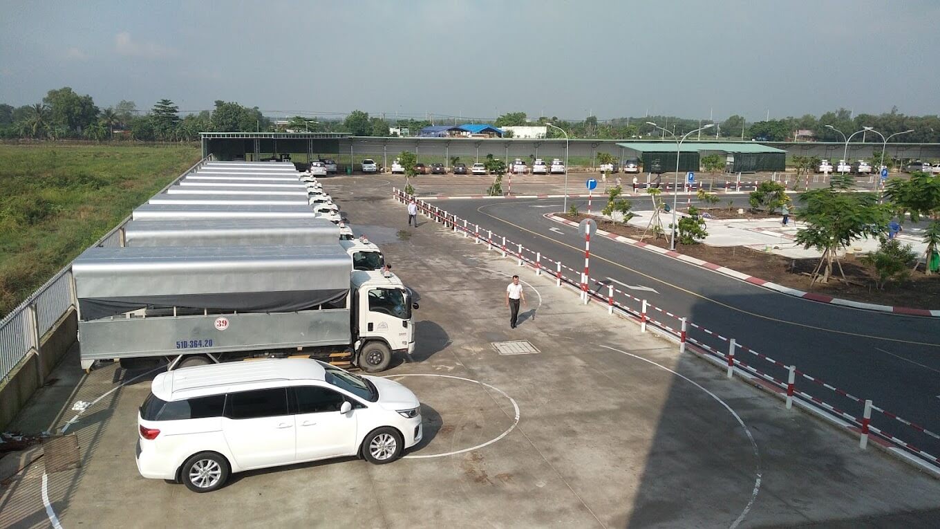 trung tâm đào tạo lái xe sài gòn tourist